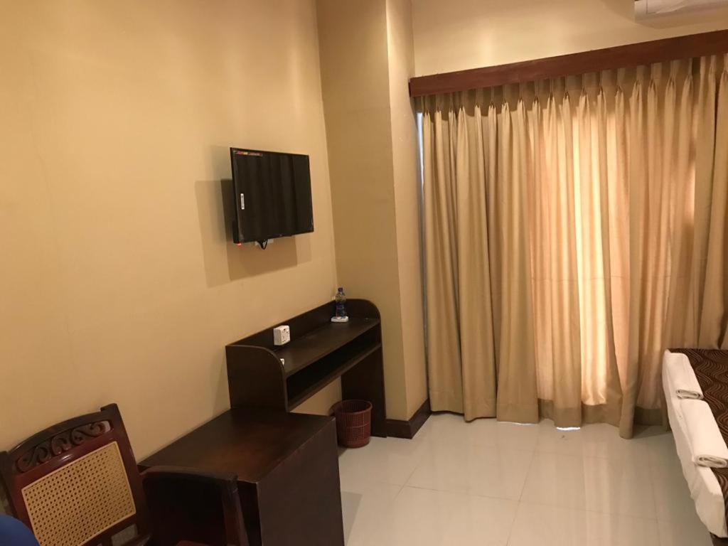 Mercuryfm 101 Yarl Mercury Inn - Jaffna Exterior photo